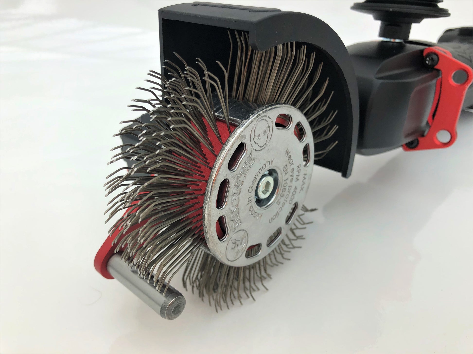 Bristle Blaster Cordless belts close up